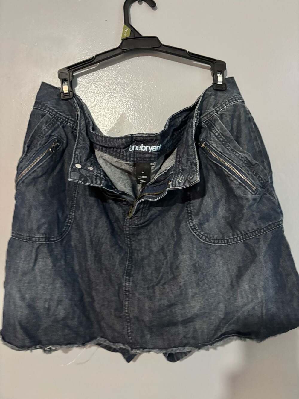 Lane Bryant Women's Dark Wash Denim Mini Skirt with Zipper Pockets Size 18